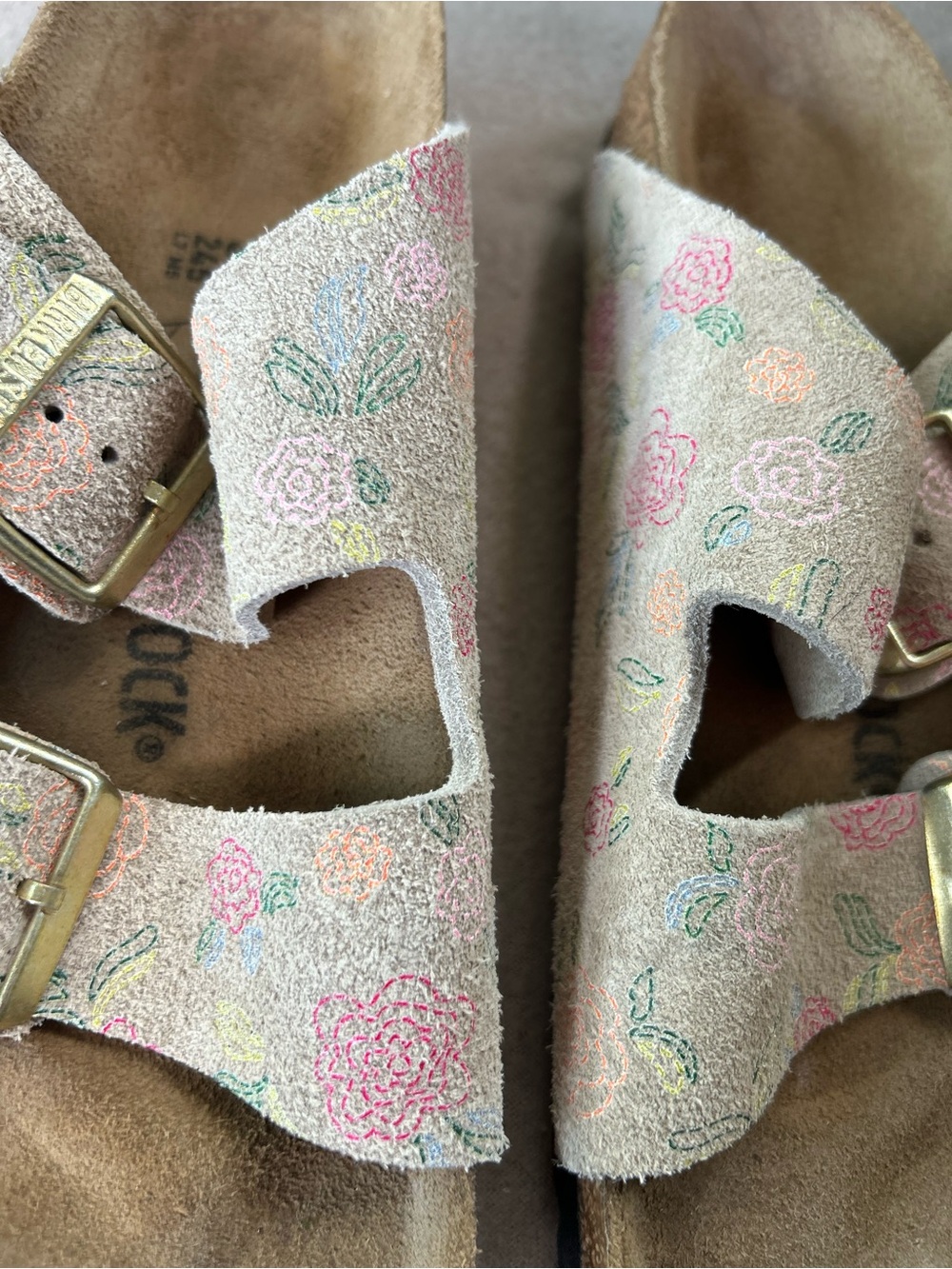 Birkenstock Arizona women’s Suede Sandals in gray with Floral design size 7(38) - Picture 3 of 7
